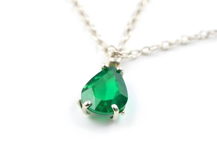 Beautiful Emerald Gemstone and Diamond Pendant